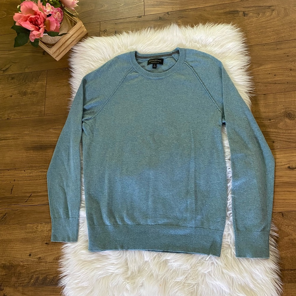 Men’s Banana Republic sweater size small